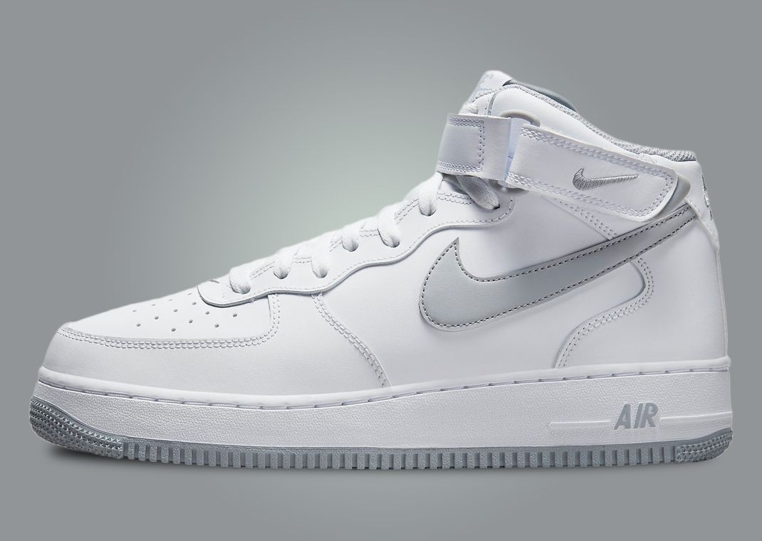 靴 Nike Air Force 1 Mid '07 White Wolf Grey Wolf Grey Hues Contrast This Nike Air Force 1 Mid