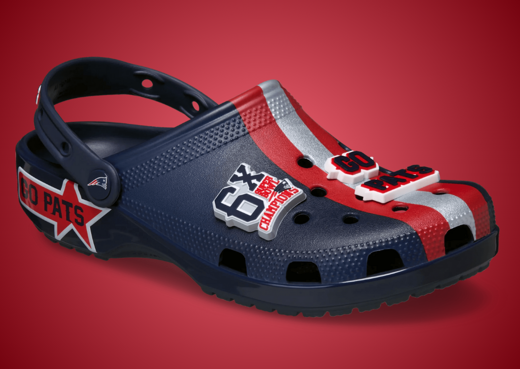 NFL x Crocs Classic Clog New England Patriots - Angle
