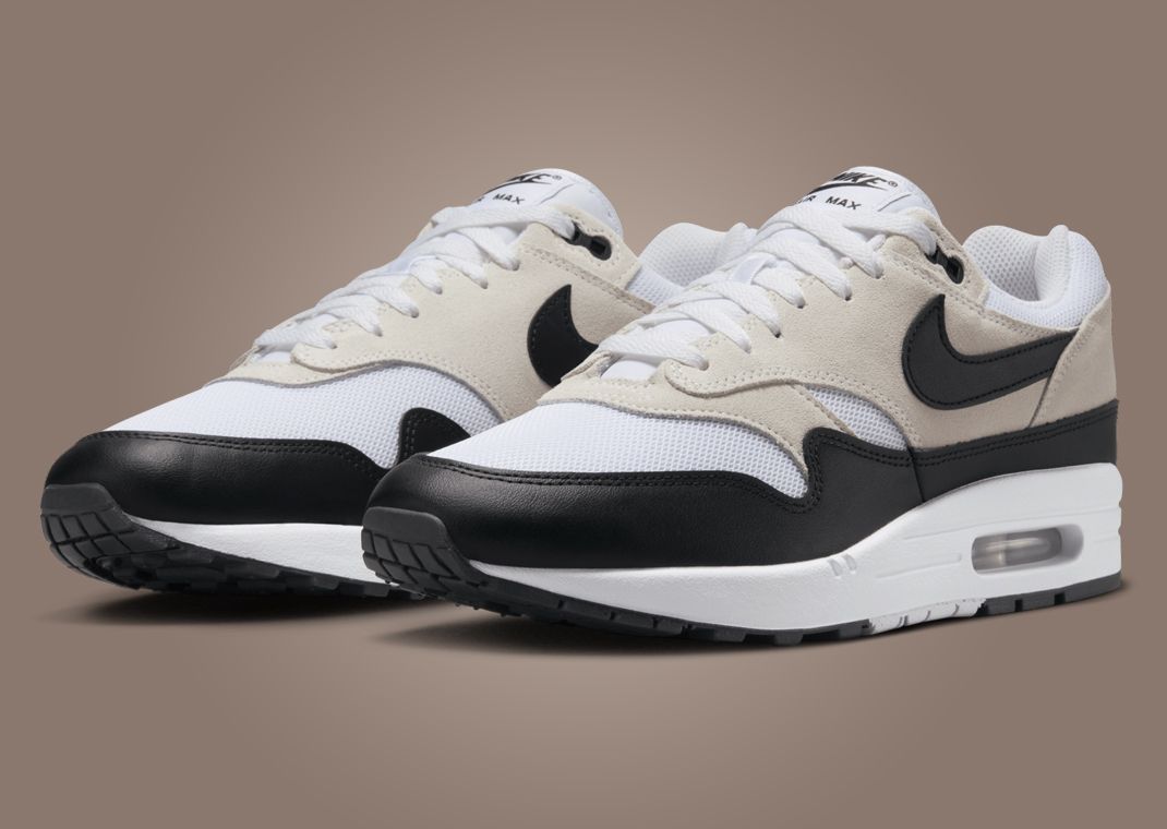 Nike Air Max 1 White Black Lateral Angle
