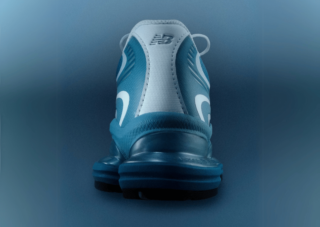 Heel shot of the New Balance ABZORB 2000 Baby Blue