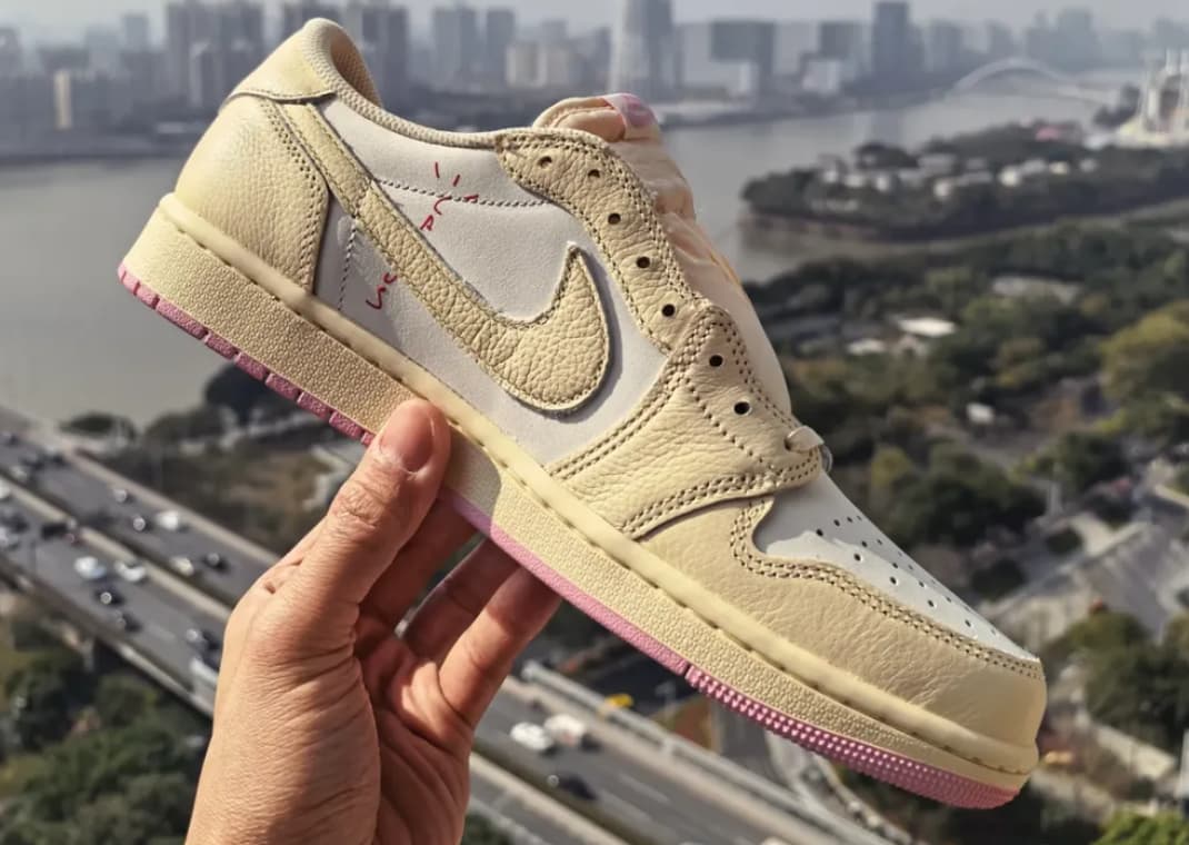 靴 Air Jordan 1 Low Travis Scott Muslin 29 We Finally Have Clear Pictures of the Muslin Shy Pink Travis Scott