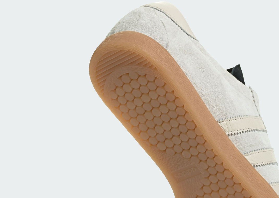 The Stone Roses x Manchester United x adidas Tobacco - Heel Detail