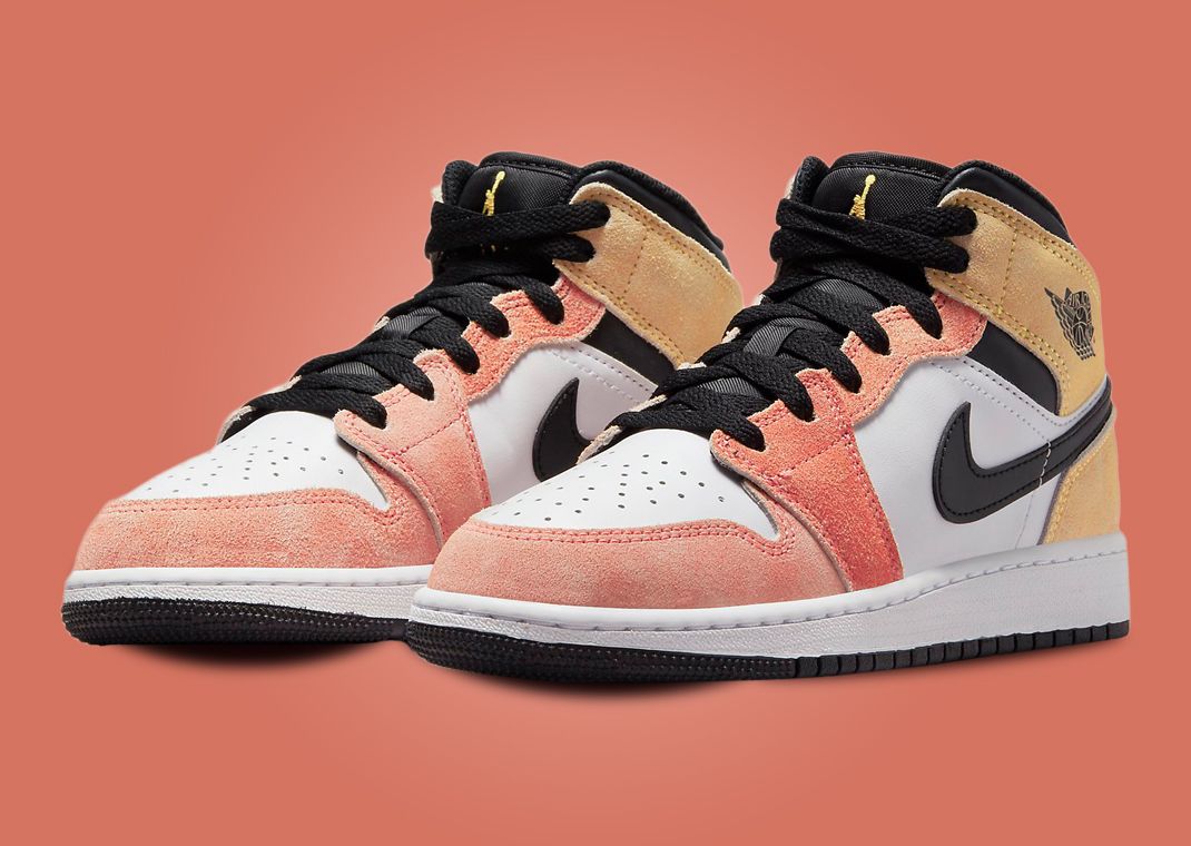 Air Jordan 1 Mid SE Flight Club