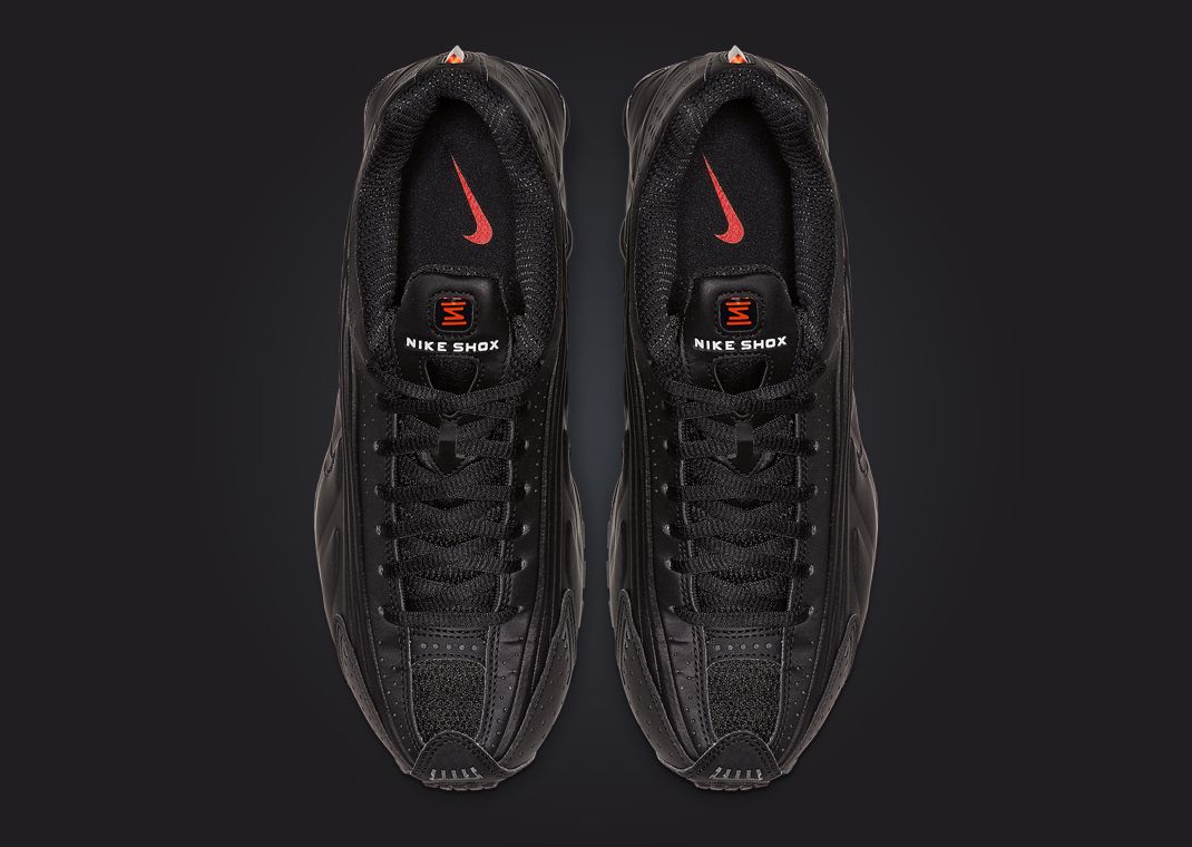Nike Shox R4 Triple Black (W) Top