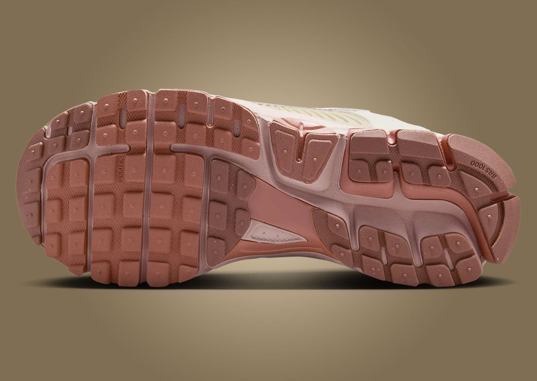 Nike Zoom Vomero 5 Particle Beige Outsole