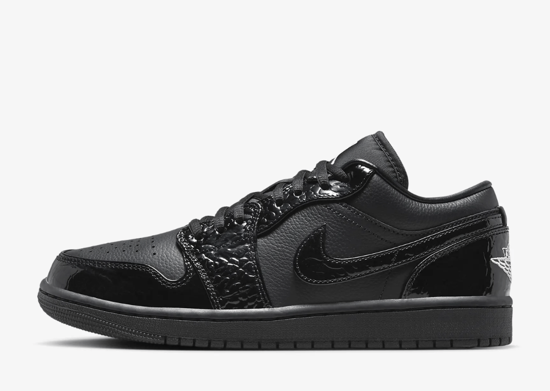 Air Jordan 1 Low SE Triple Black (W)