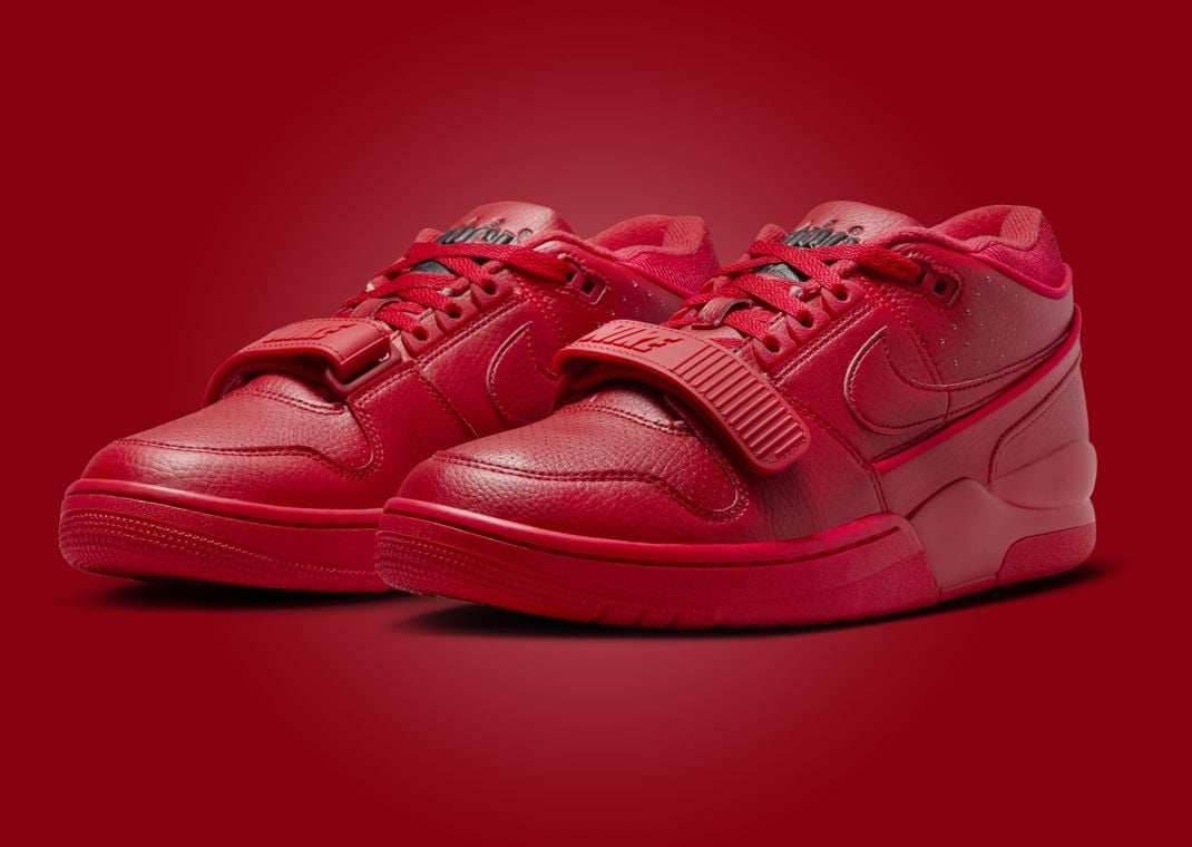 Nike triple red hotsell