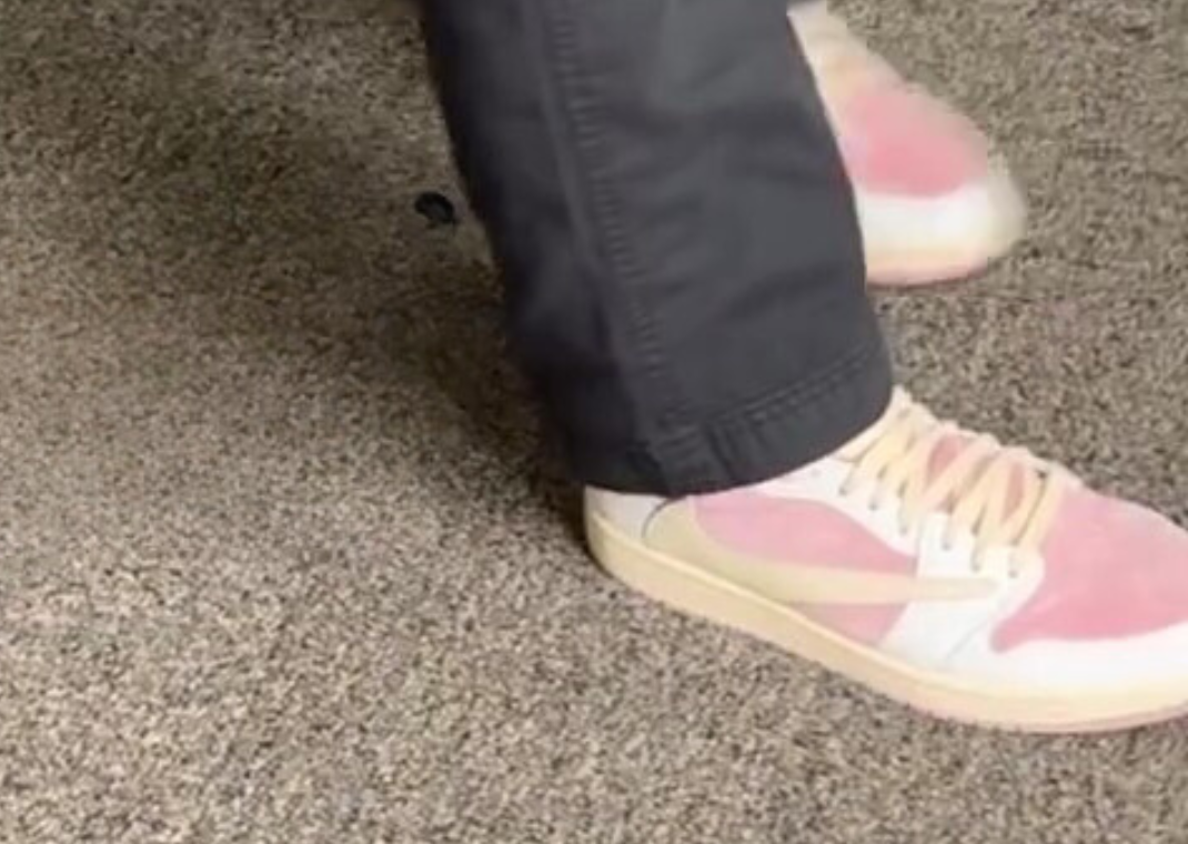 Travis Scott x Air Jordan 1 Low OG Sail Shy Pink