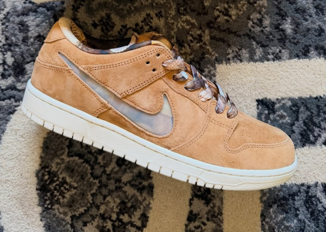 NOTE Manchester x Nike SB Dunk Low Lateral