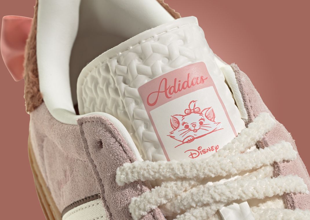 Disney’s The Aristocats x adidas Gazelle Bold Marie (W) Detail