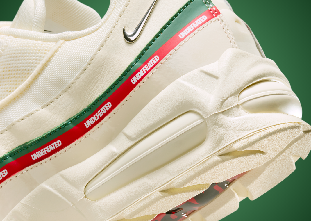 Undefeated x Nike Air Max 95 OG Big Bubble Sail Gorge Green Heel Detail