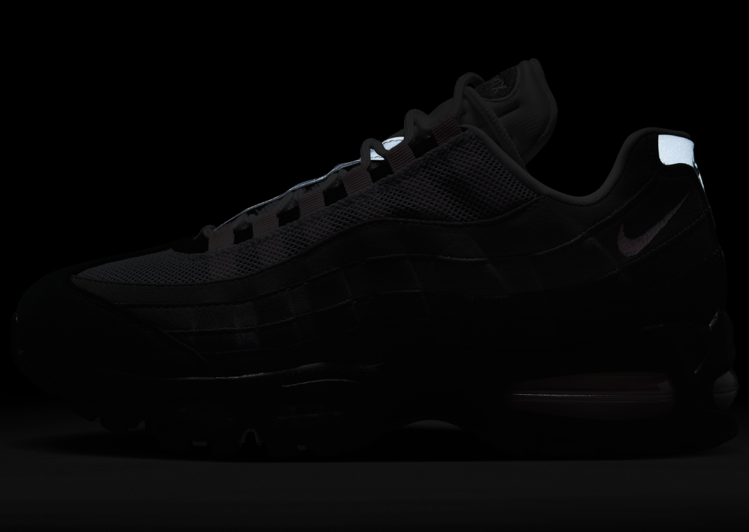 Nike Air Max 95 OG Big Bubble Pink Foam (W) Lateral 3M