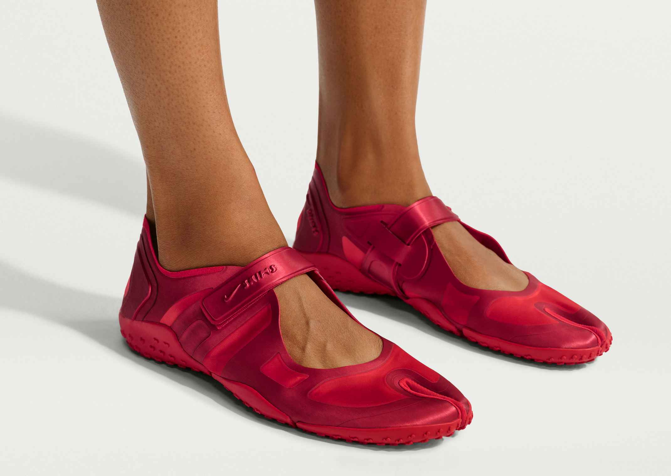 NikeSKIMS Rift Satin University Red - Angle