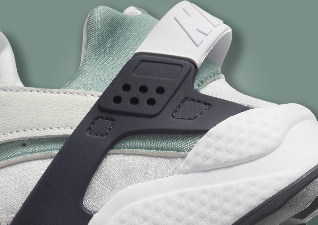 nike air huarache mica green