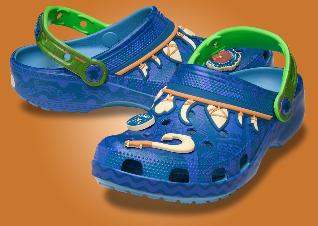 Moana x Crocs Classic Clog Moana Angle