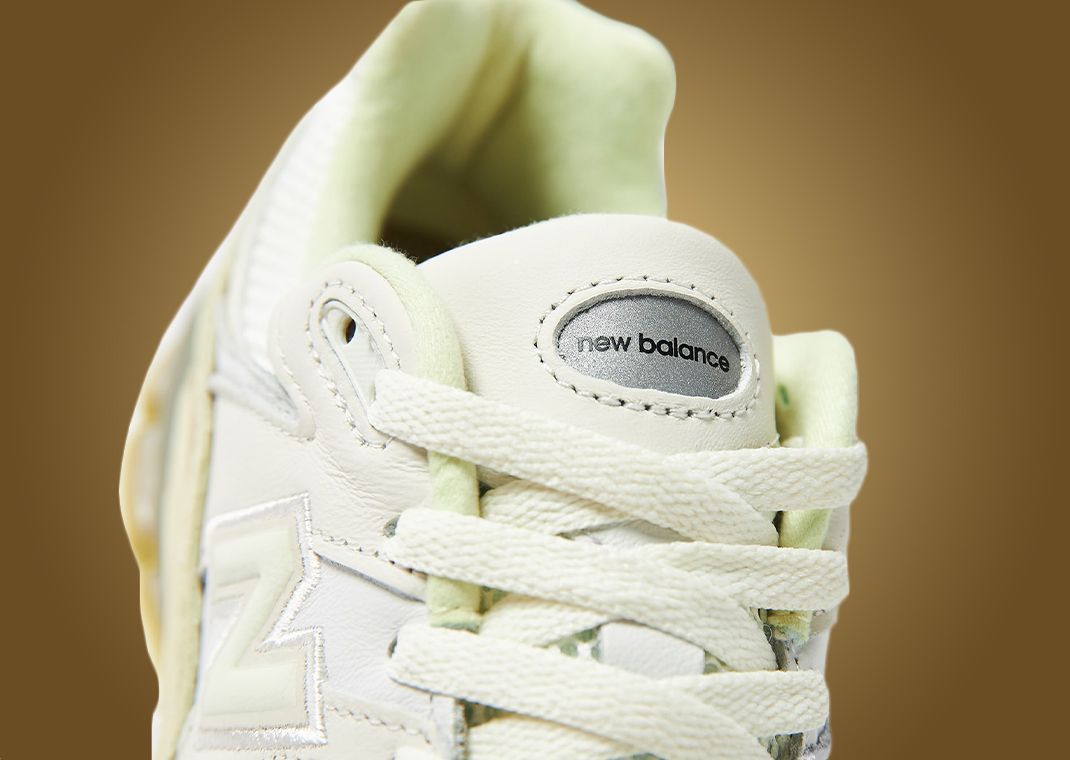 AURALEE Gets A Two Pack Of New Balance 2002R Colorways AURALEE Gets A Two Pack Of New Balance 2002R Colorways