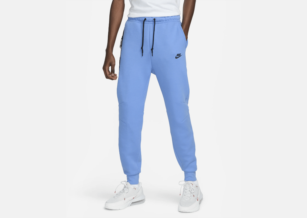 Nike Sportswear Tech Fleece Joggers Model
