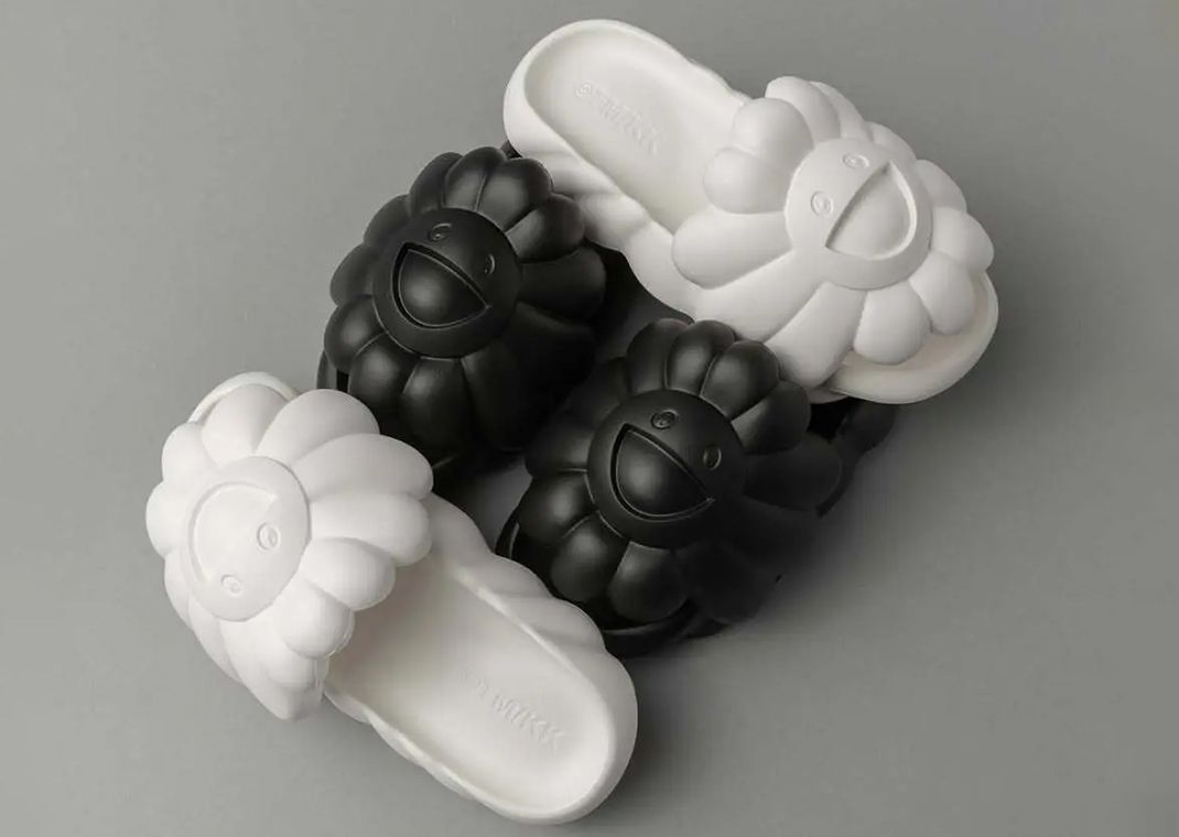 The Takashi Murakami Ohana Full-Bloom Meteorite and Star  display picture 2