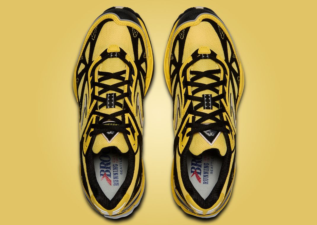 Brooks Cascadia 1 Black Yellow Top