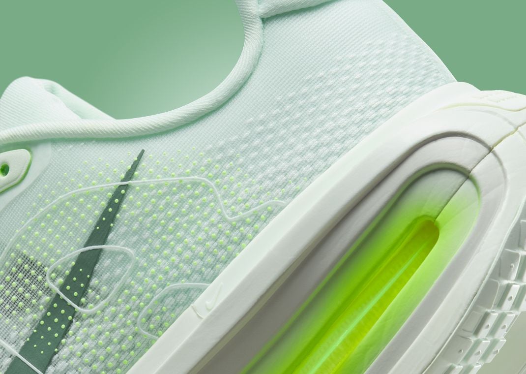 Nike Vomero Premium Barely Green Volt