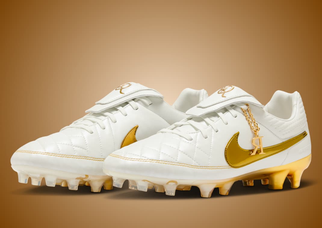 Ronaldinho's Touch of Gold Nike Tiempo Legend Cleat Returns 20 Ronaldinho's Touch of Gold Nike Tiempo Legend Cleat Returns 20