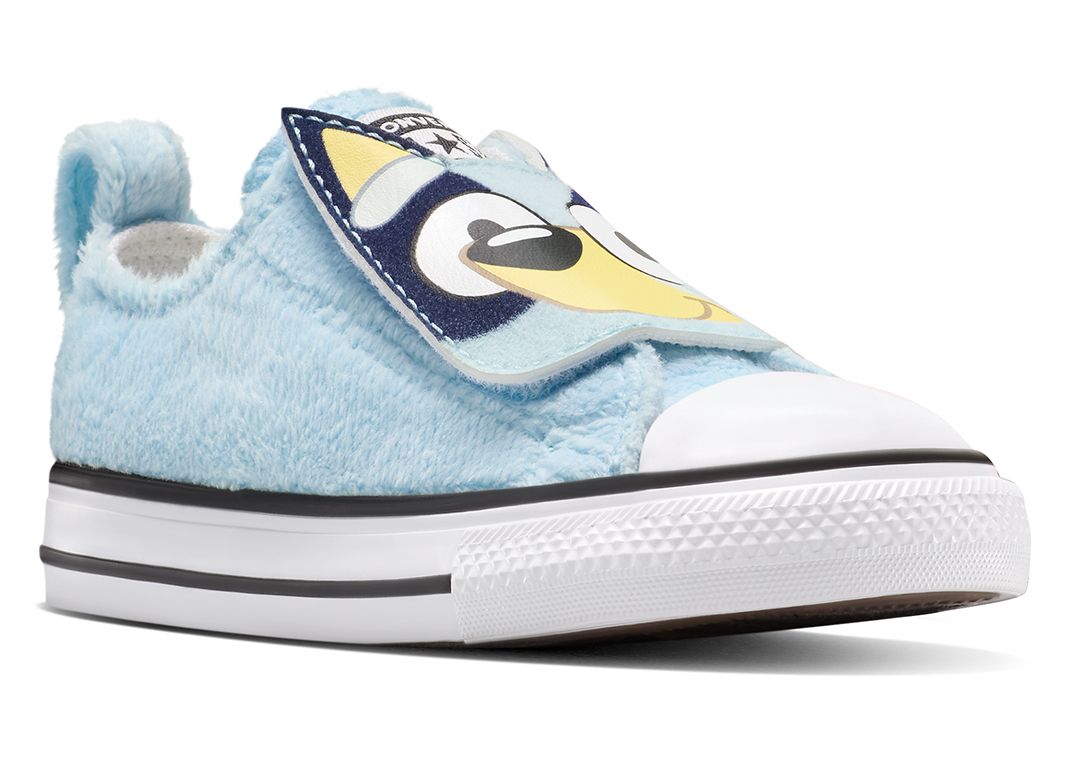 Bluey x Converse Chuck Taylor All-Star Easy-On Bluey (PS) Angle