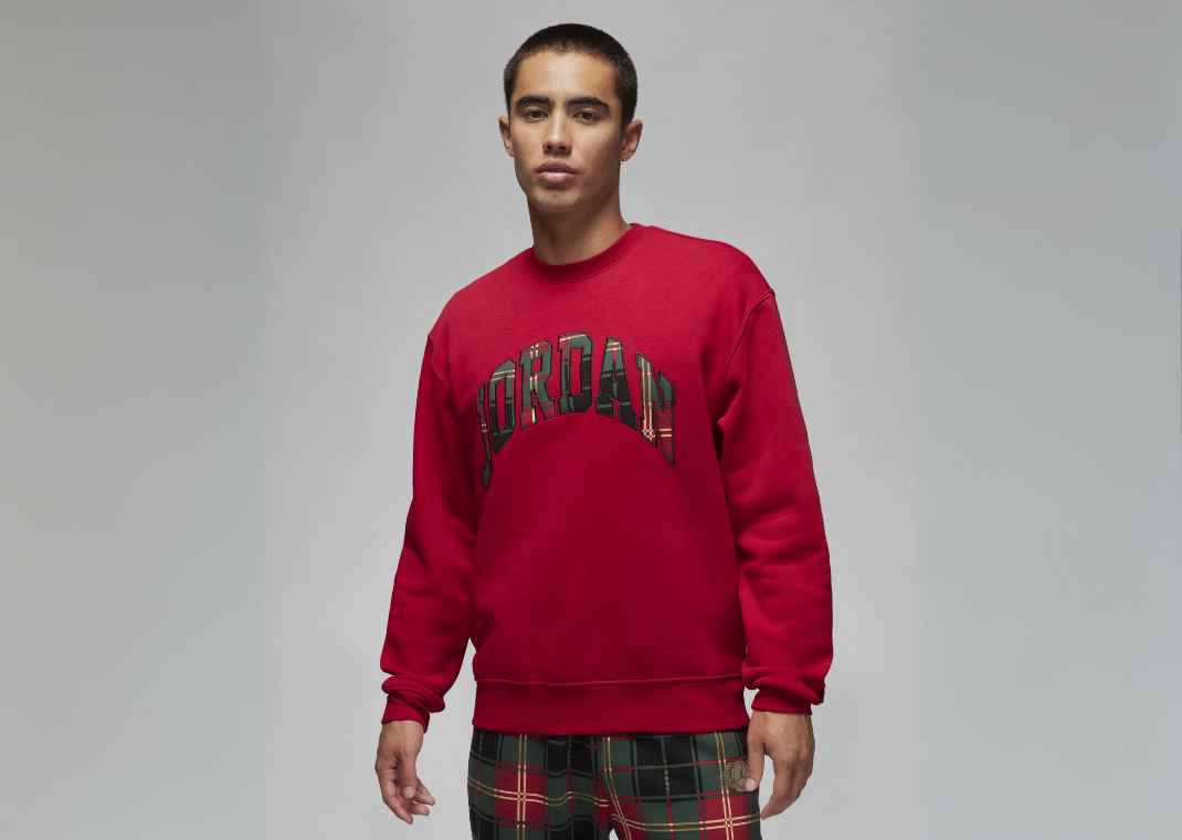Jordan Essential Holiday Men's Fleece Crew Model