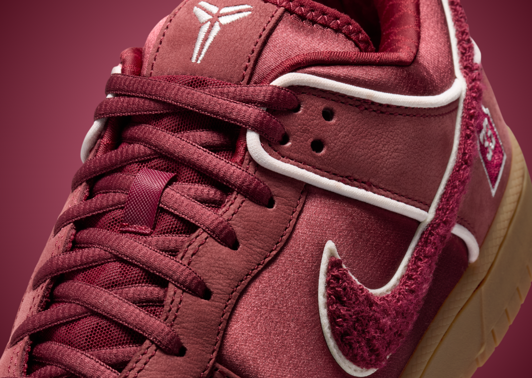 Nike Kobe Dunk Low Protro Lower Merion Away Detail