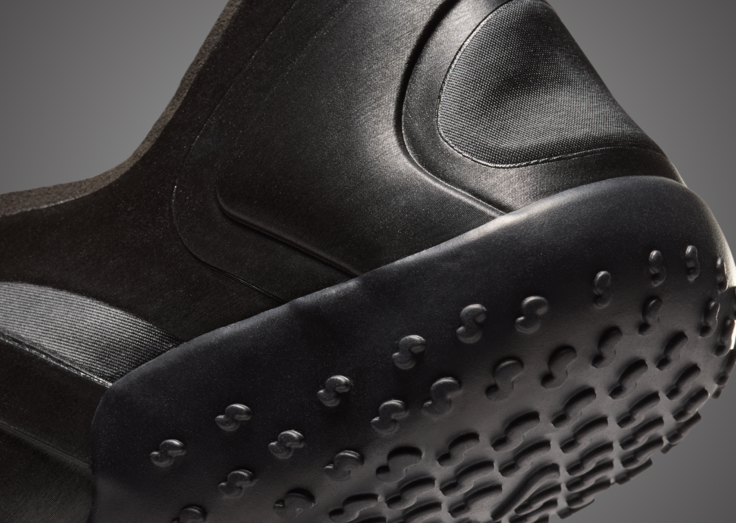 NikeSKIMS Rift Satin Black - Heel Detail