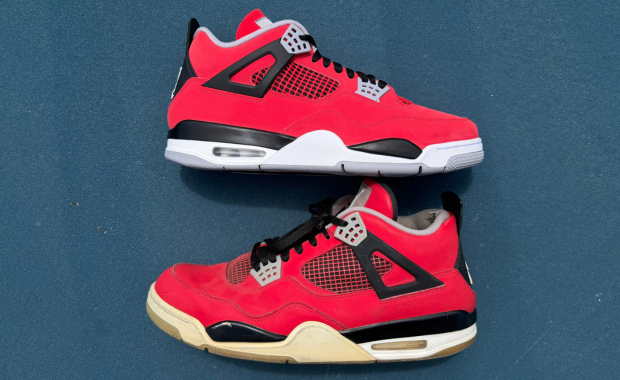 2026 (top) vs 2013 (bottom) Air Jordan 4 Retro Toro Bravo
