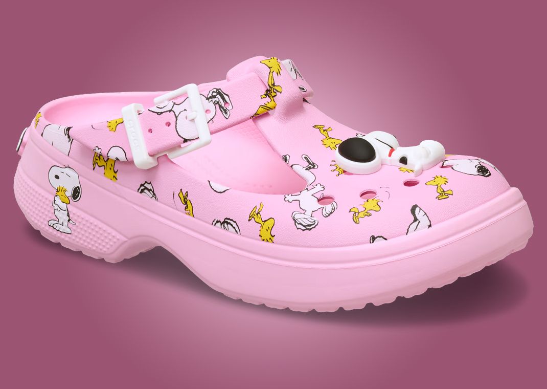 Peanuts x Crocs Mary Jane Clog Snoopy (W) Angle