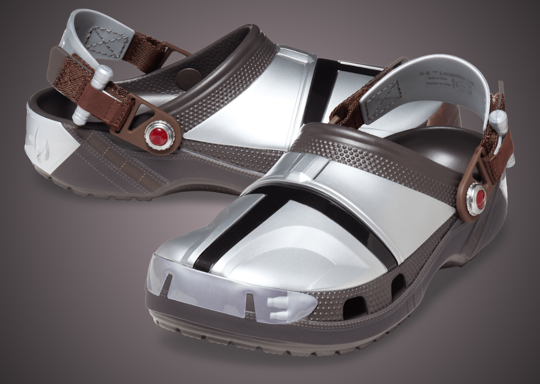 Star Wars x Crocs Classic Clog The Mandalorian - Angle