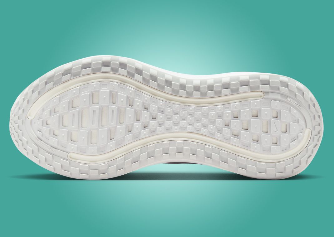 Nike Vomero Plus Triple White (W) Outsole