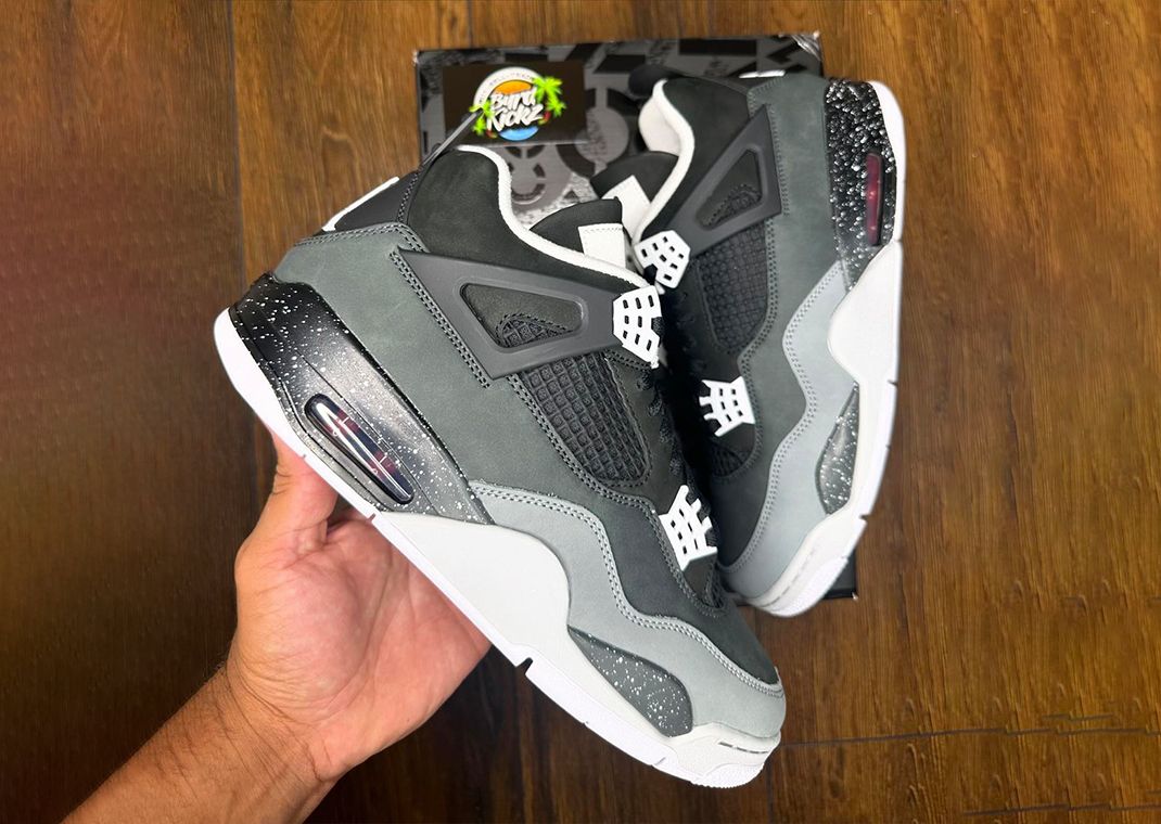 Air Jordan 4 Retro Fear In-hand
