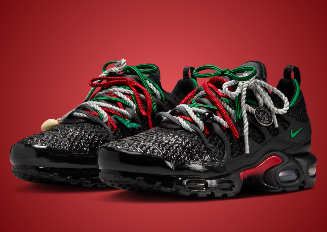 Homecoming x Nike Air Max Plus Black - Angle