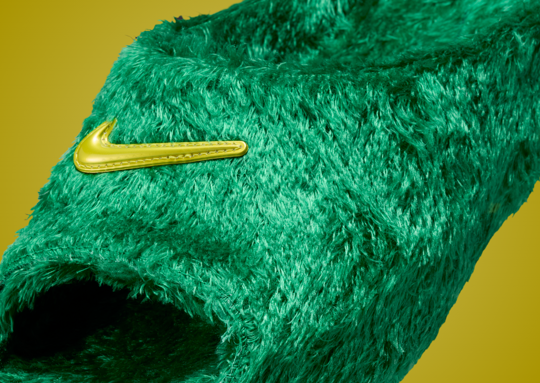 .SWOOSH x Nike ReactX Rejuven8 Slide Kelly Green Detail