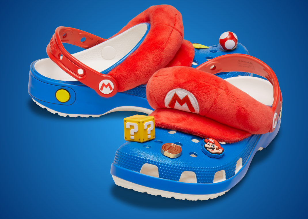 Nintendo x Crocs Classic Clog Mario - Angle