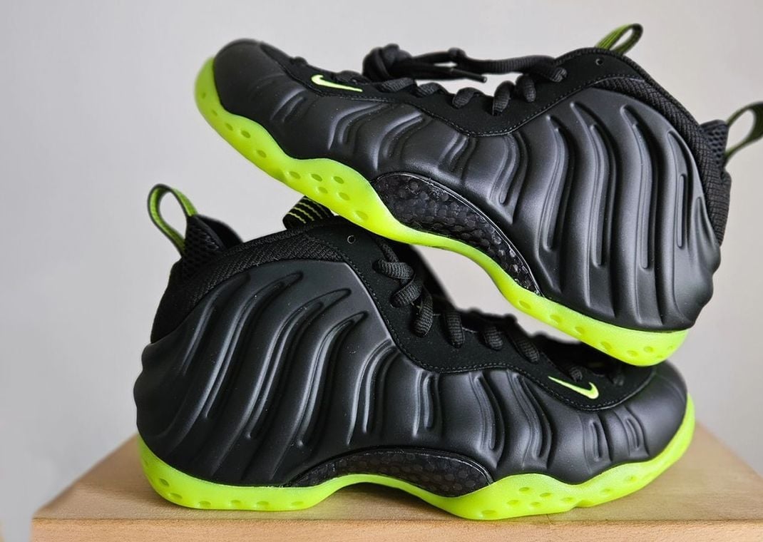 Nike Air Foamposite One Black Volt