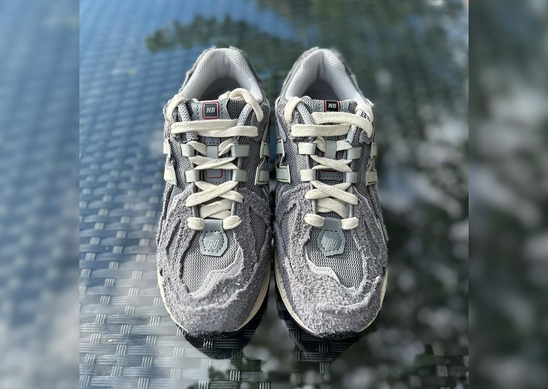 New Balance 1906D Protection Pack グレー New Balance's 1906D Protection Pack Grey Cream Is A Deconstructed