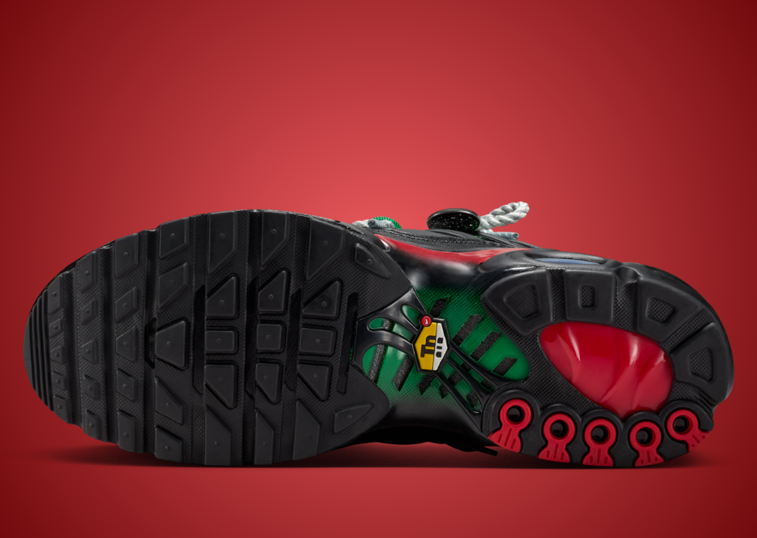 Homecoming x Nike Air Max Plus Black - Bottom