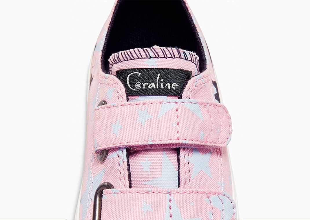 Coraline x Converse Chuck Taylor All-Star Ox EasyOn (Kids) Tongue Detail