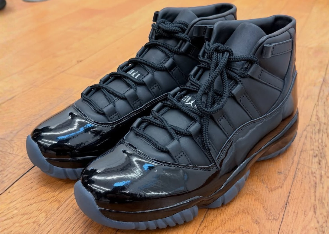Comme des Garçons x Air Jordan 11 Black Angle