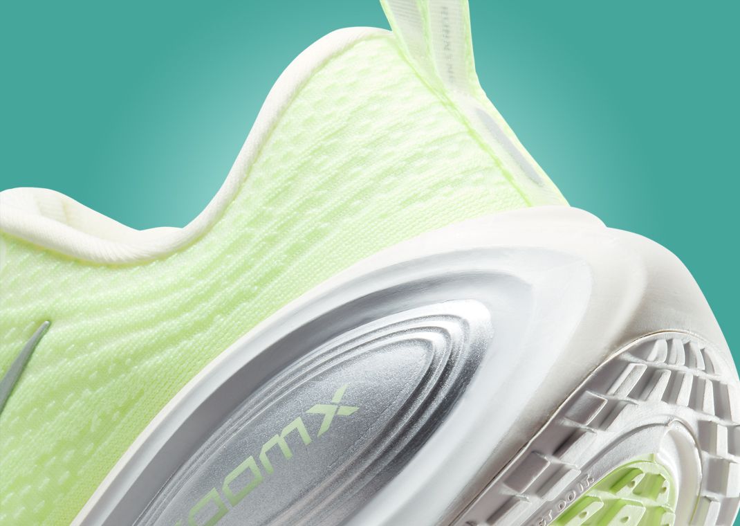 Nike Vomero Plus Barely Volt (W) Detail