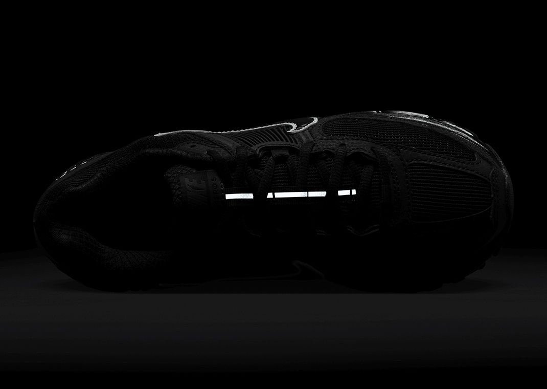 Nike Zoom Vomero 5 Black White 3M Top