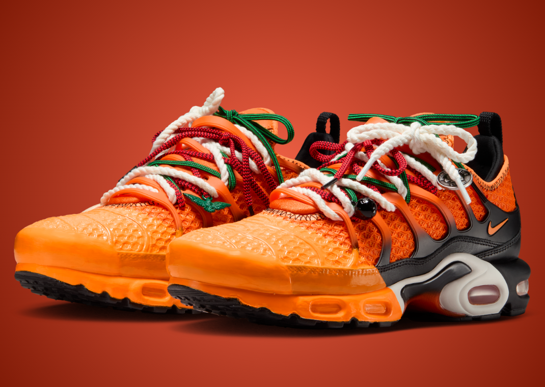 Homecoming x Nike Air Max Safety Orange - Angle