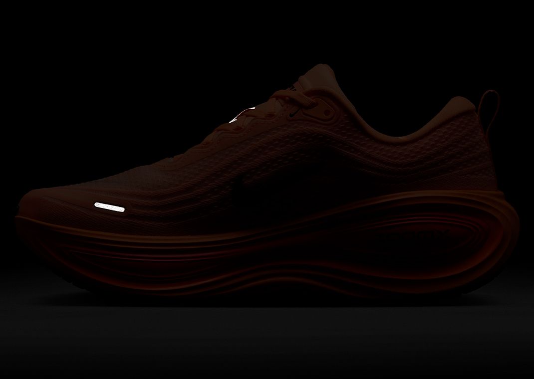 Nike Vomero Plus Orange Pulse Lateral 3M
