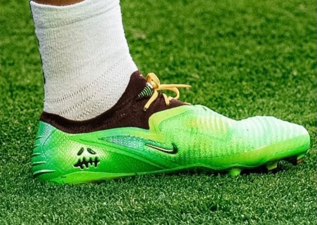 Travis Scott x Nike Phantom 6 Cleat
