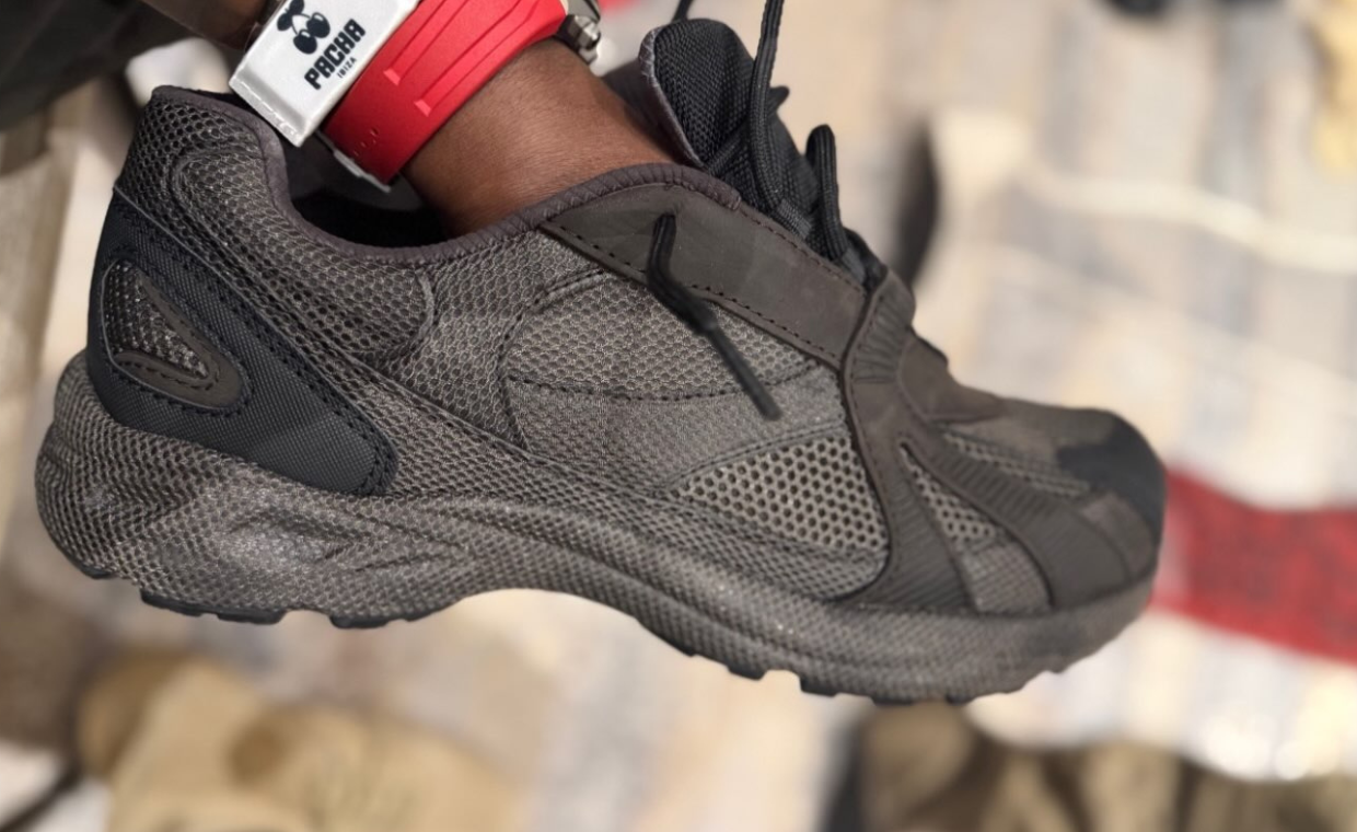 New Yeezy 800 Sneaker