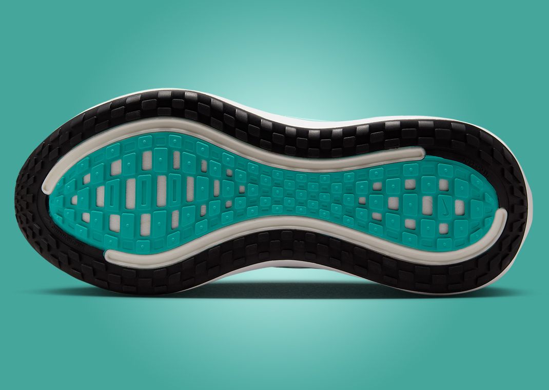 Nike Vomero Plus White Bleached Turquoise (W) Outsole