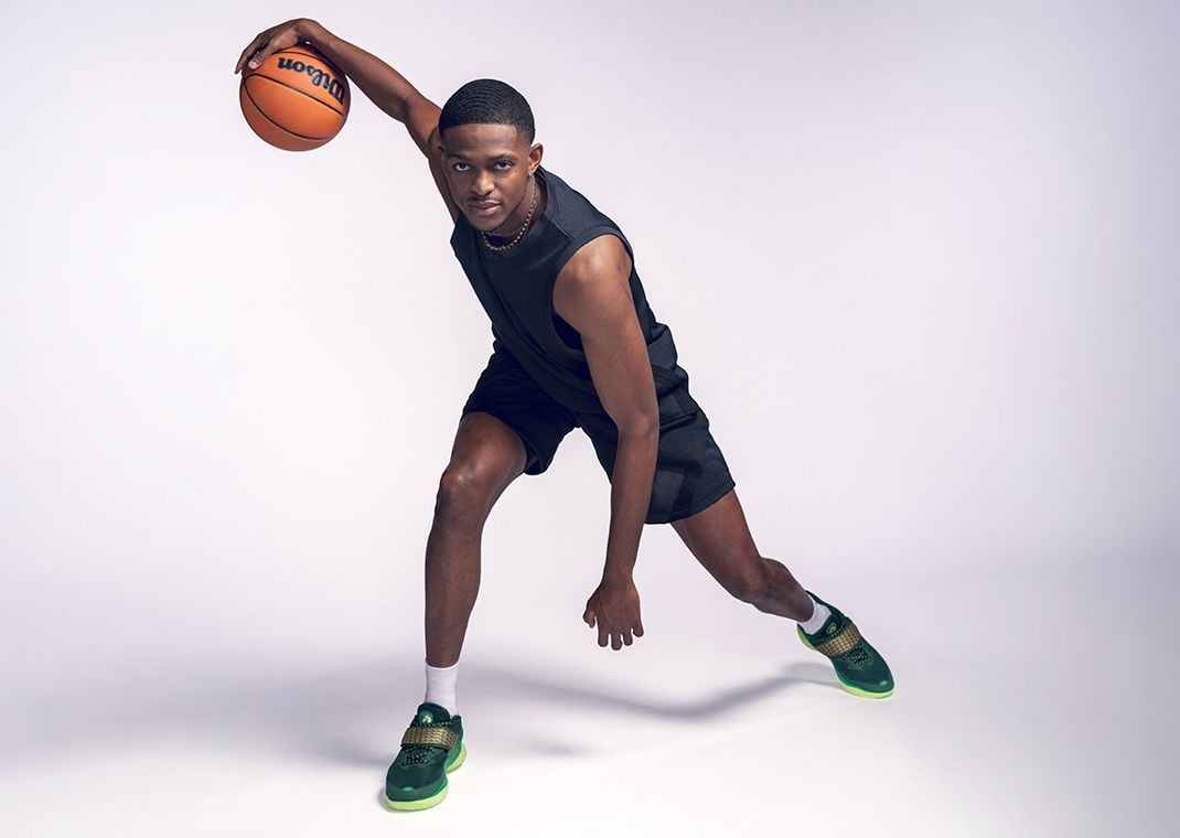 De’Aaron Fox in the Under Armour Curry Fox 1 Happy Fox Day Alt